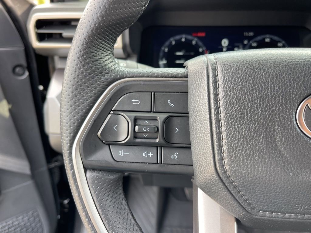 Used 2024 Toyota Tacoma TRD Off-Road AWD/4WD image 17