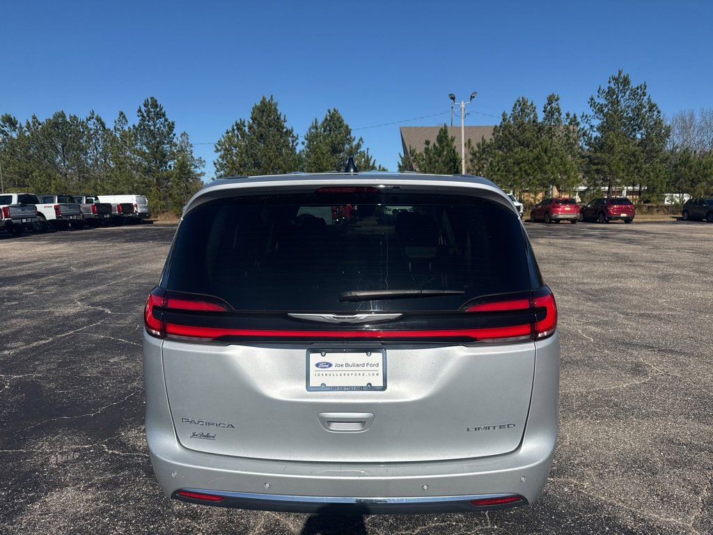 Used 2024 Chrysler Pacifica Limited image 21