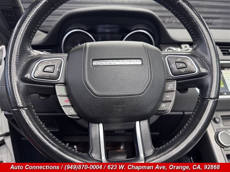 Used 2018 Land Rover Range Rover Evoque SE Dynamic AWD/4WD image 17