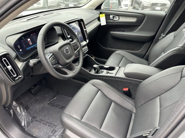 New 2025 Volvo XC40 B5 Core w/ Protection Package Premier image 2