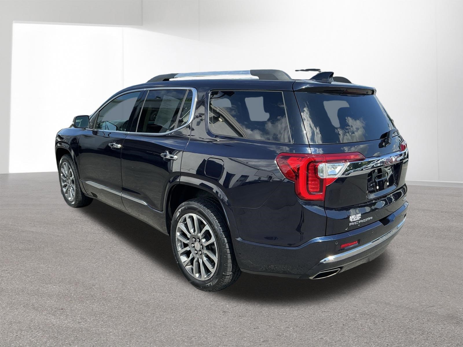 Used 2021 GMC Acadia Denali w/ Denali Ultimate Package AWD/4WD image 5