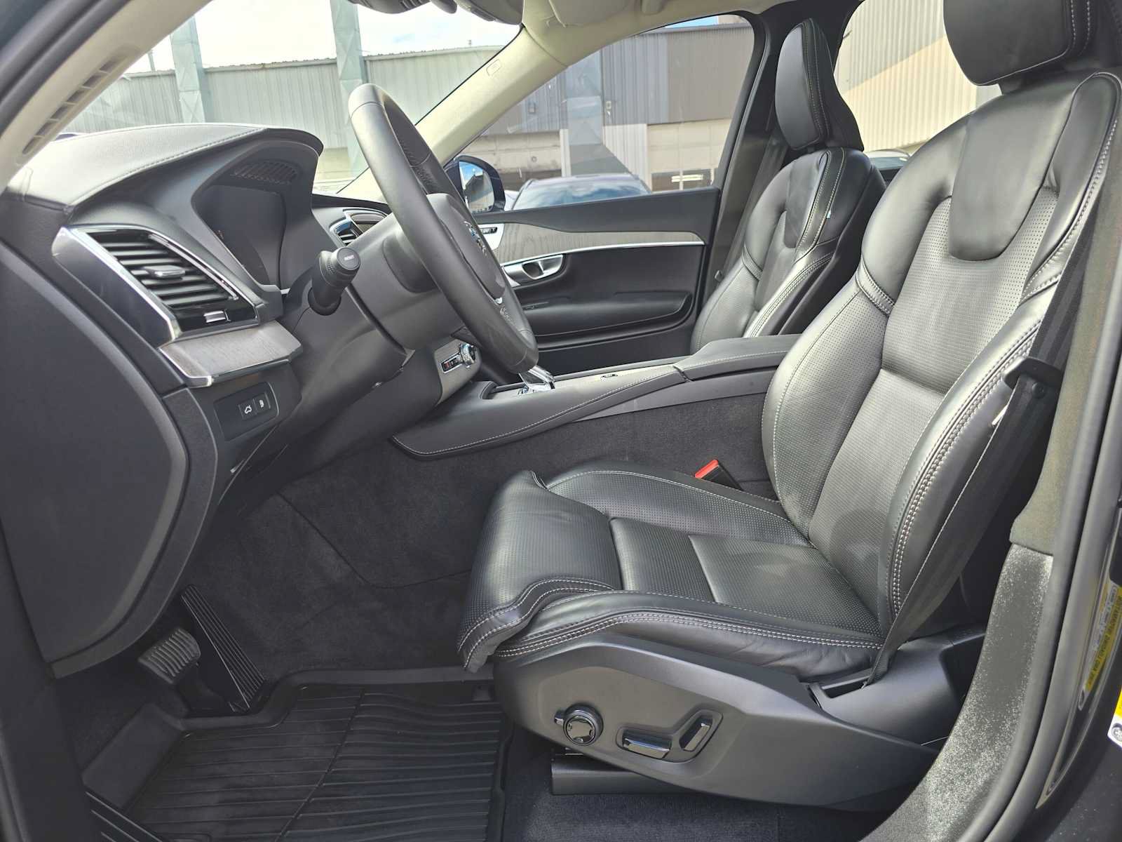 Certified 2024 Volvo XC90 T8 Ultimate w/ Lounge Package AWD/4WD image 21