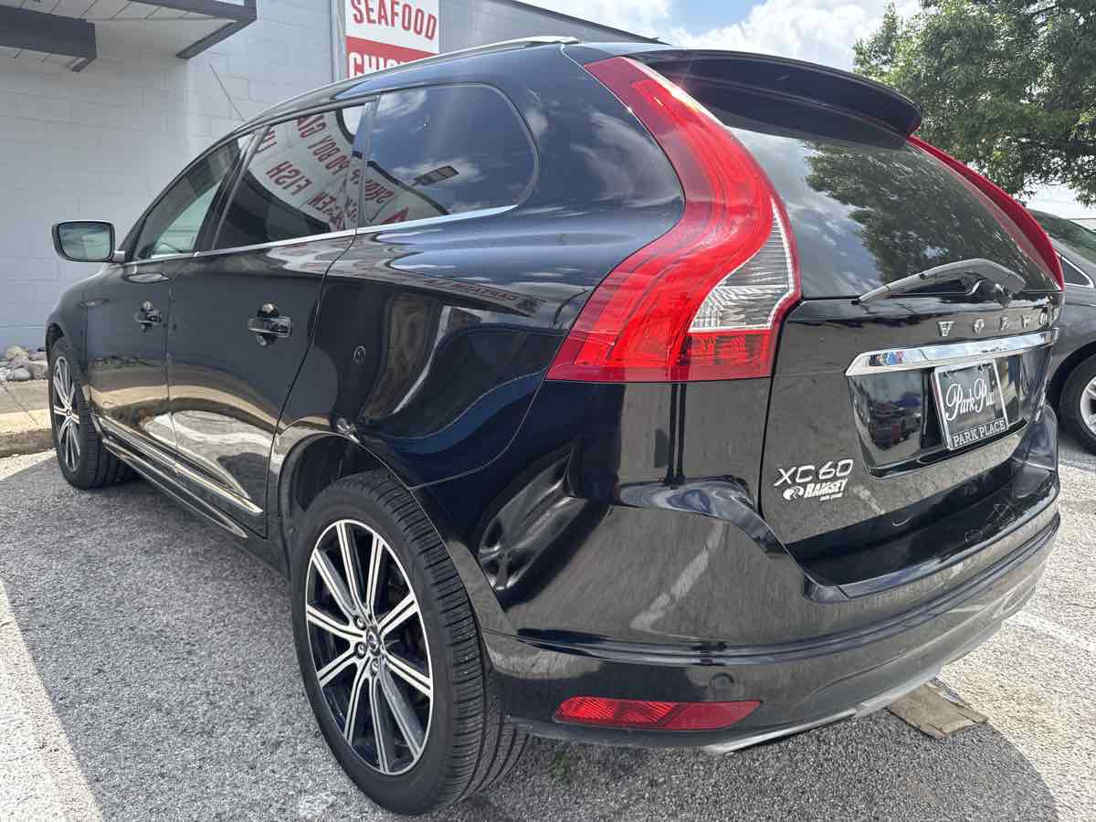 Used 2017 Volvo XC60 T6 Inscription w/ Preferred Option Package image 2