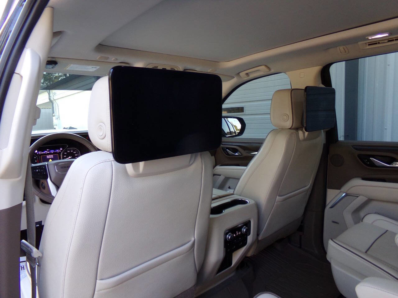 Used 2021 GMC Yukon XL Denali w/ Denali Premium Package image 21