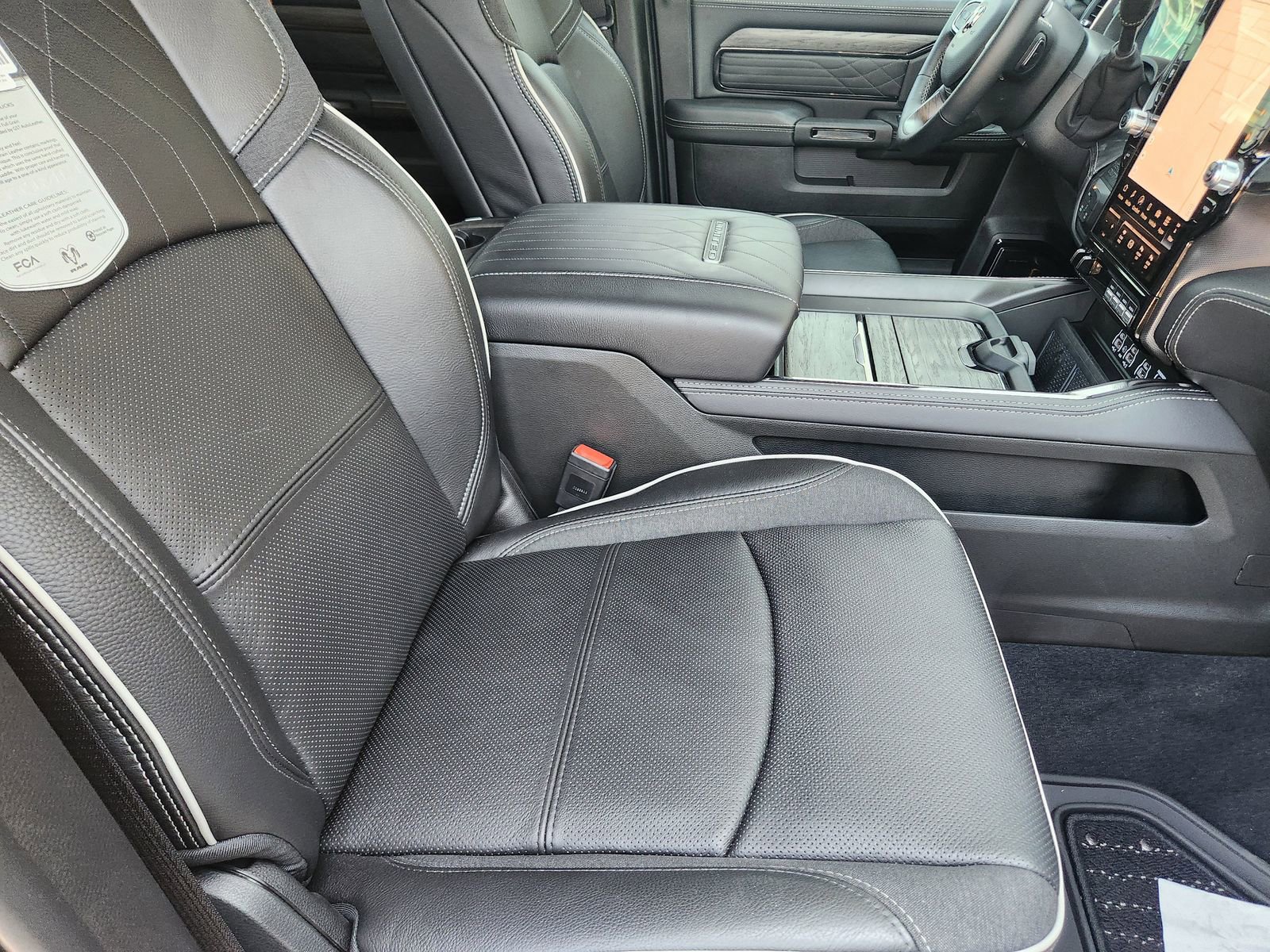 New 2025 RAM 2500 Limited AWD/4WD image 14