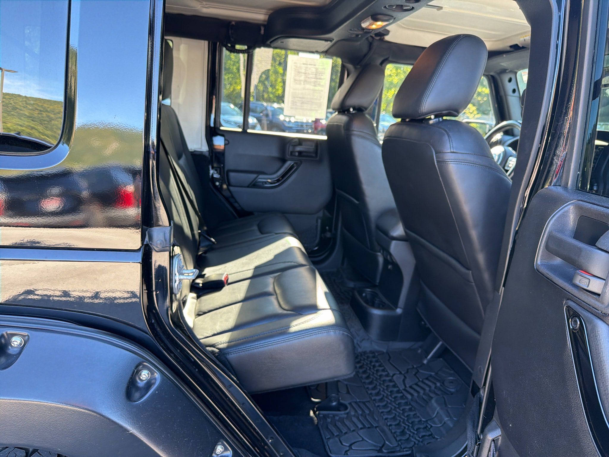 Used 2015 Jeep Wrangler Unlimited Sahara AWD/4WD image 23