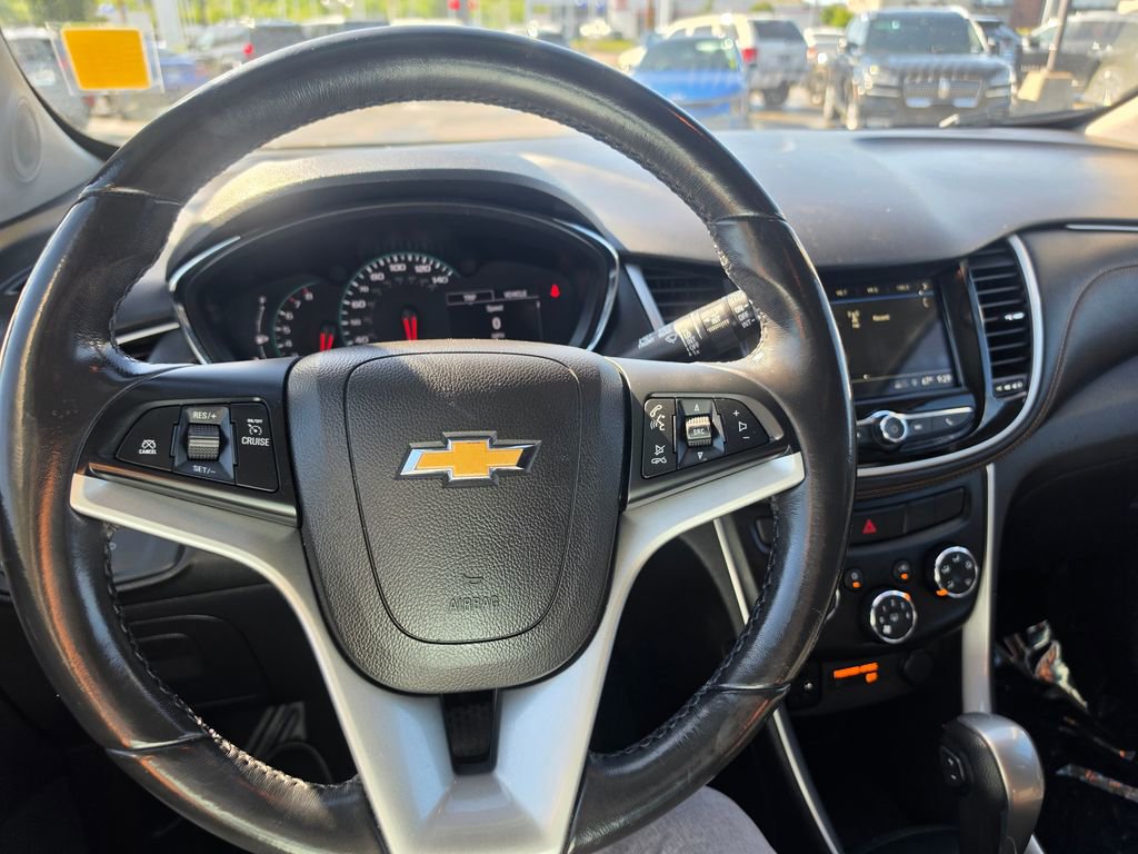 Used 2019 Chevrolet Trax LT w/ LT Convenience Package AWD/4WD image 16