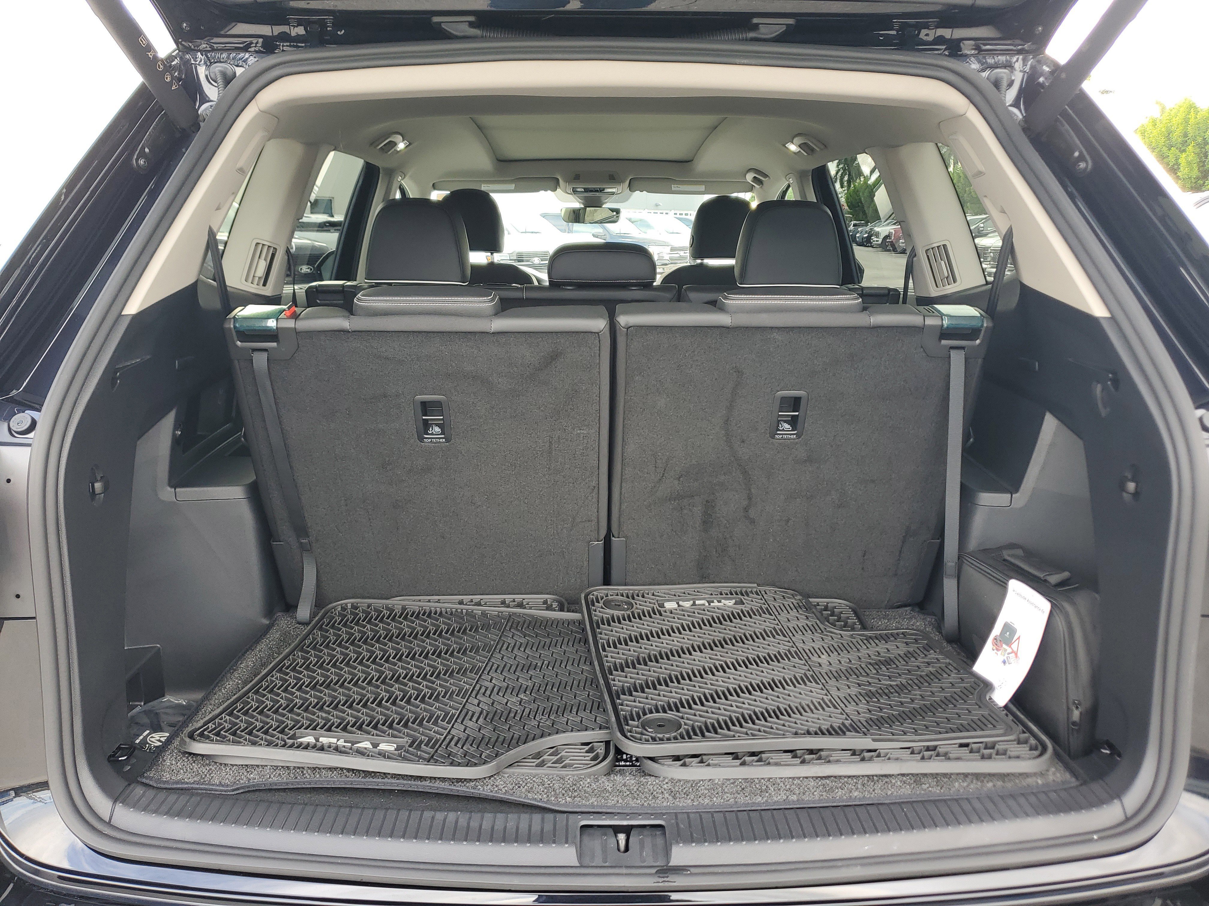 Used 2025 Volkswagen Atlas SEL Premium R-Line image 16