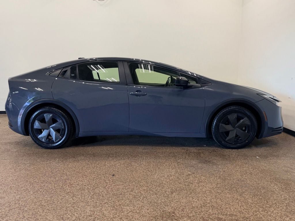 Used 2023 Toyota Prius LE FWD image 7
