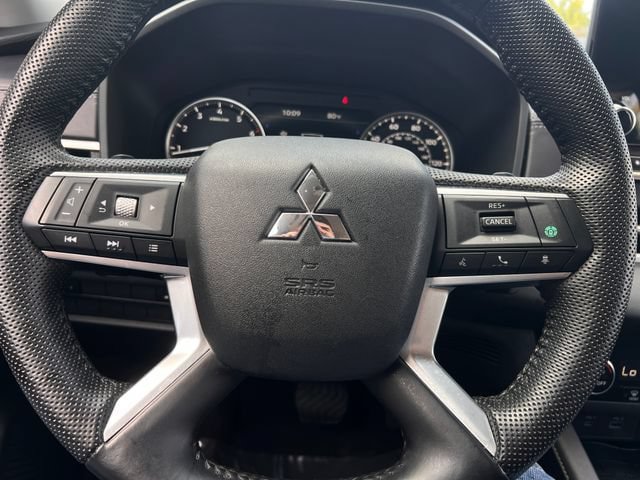 Used 2023 Mitsubishi Outlander SE FWD image 21