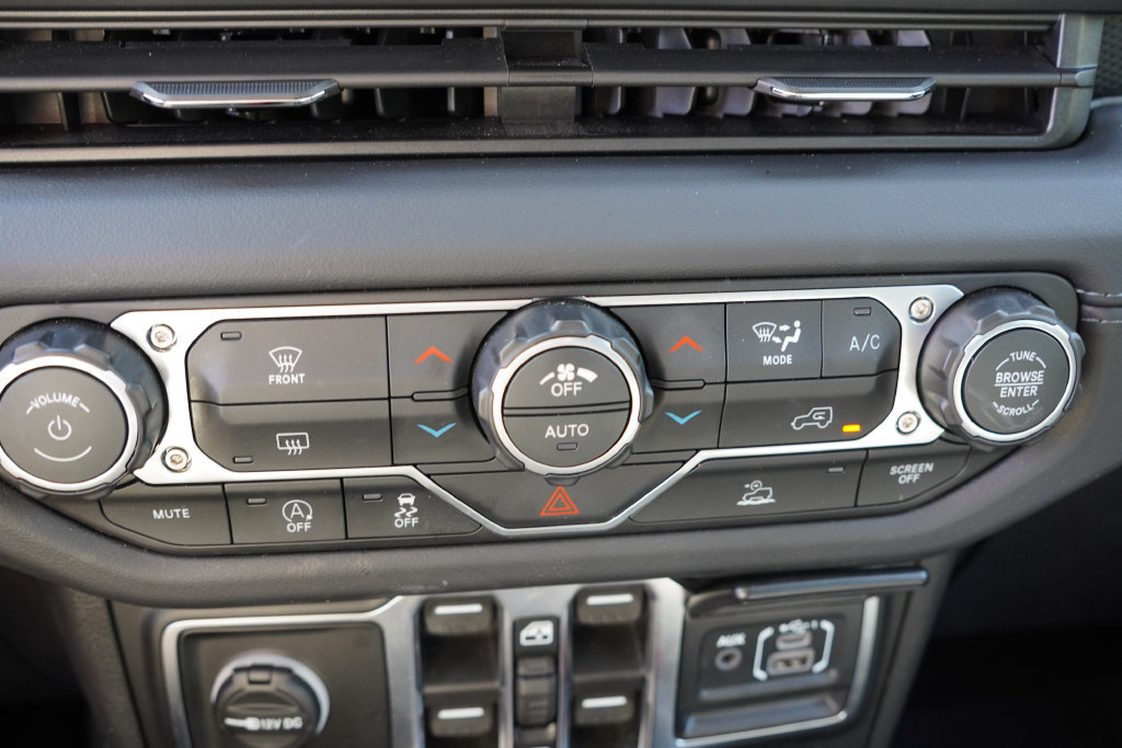 Certified 2026 Jeep Gladiator Mojave AWD/4WD image 25