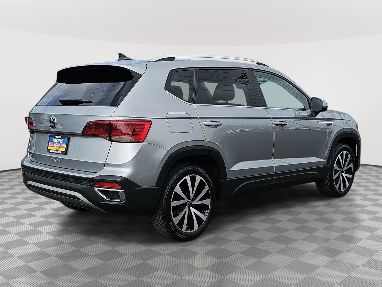 Used 2023 Volkswagen Taos SE FWD image 5