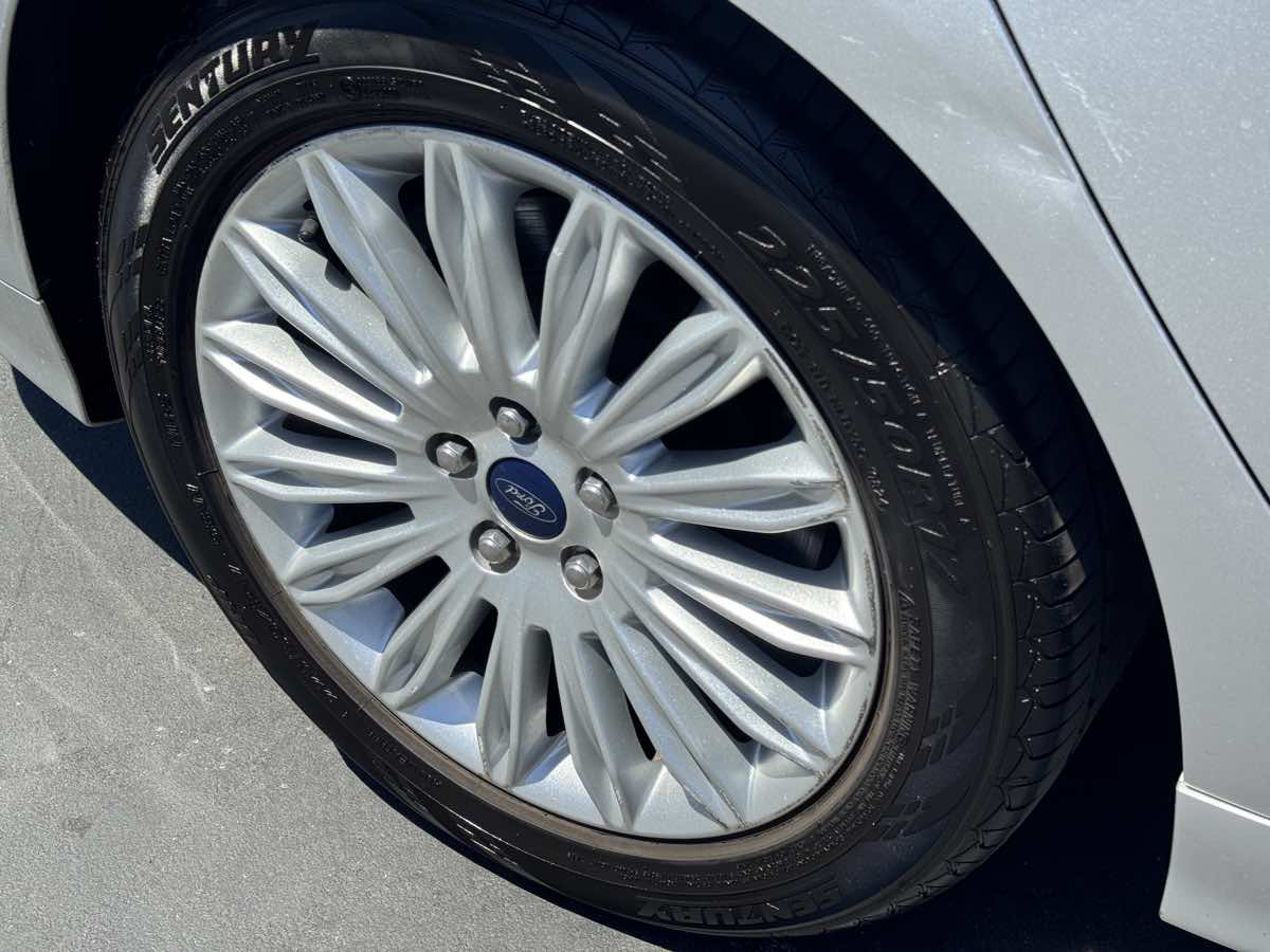 Used 2014 Ford Fusion Energi SE FWD image 24