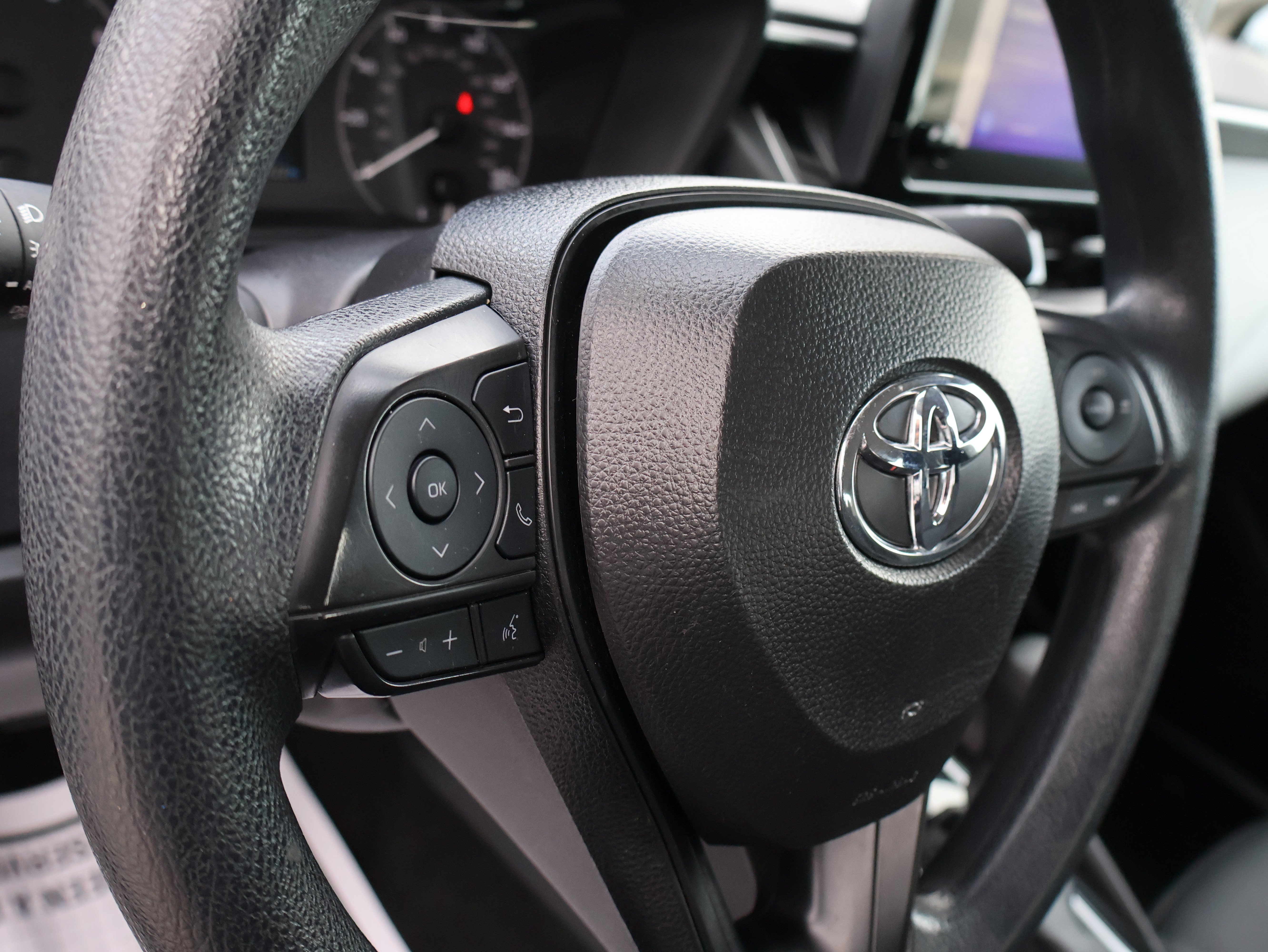 Used 2025 Toyota Corolla LE FWD image 19