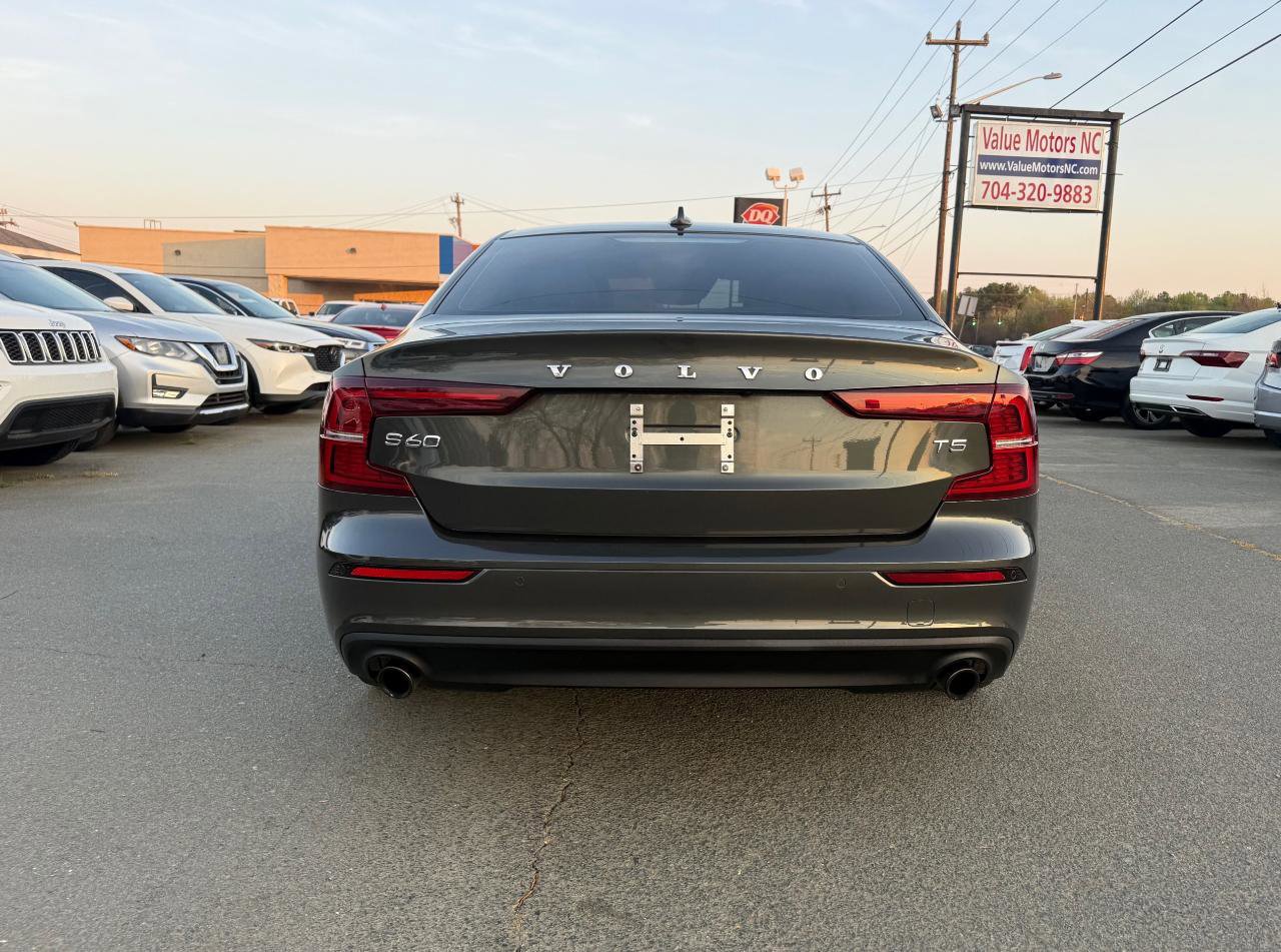 Used 2020 Volvo S60 T5 Momentum FWD image 5