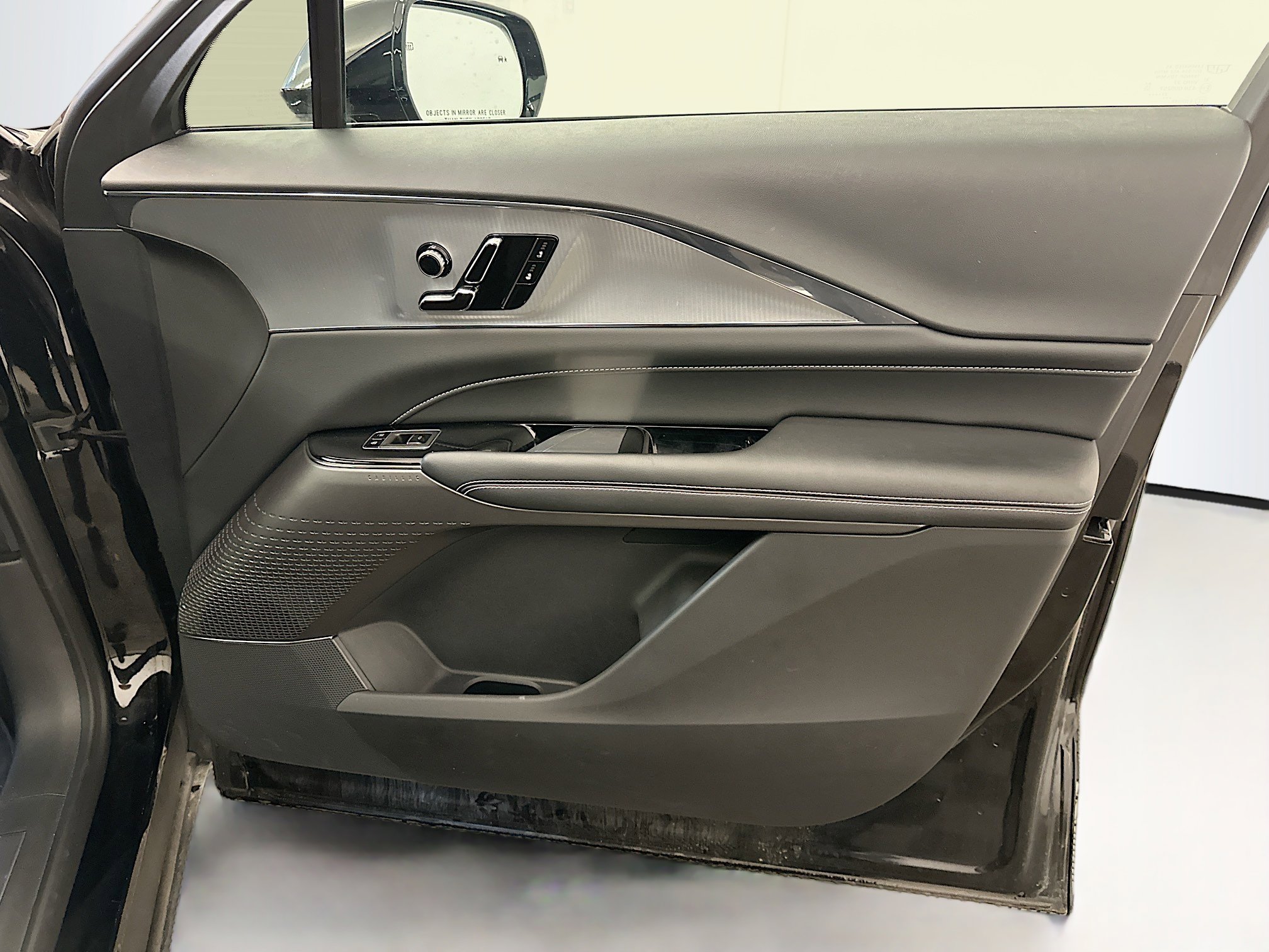 Used 2024 Cadillac Lyriq Tech AWD/4WD image 35