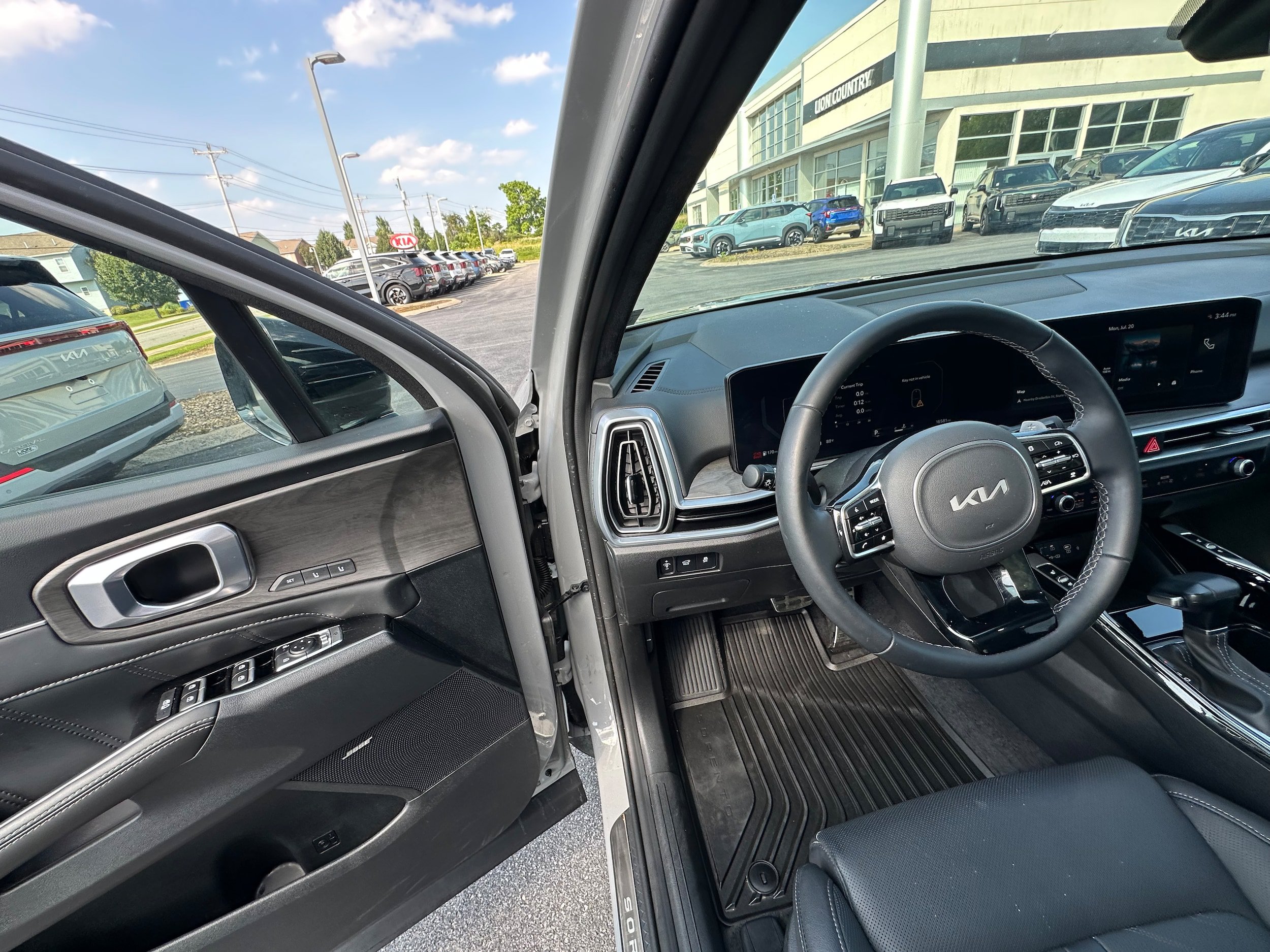 Used 2025 Kia Sorento SX Prestige AWD/4WD image 32