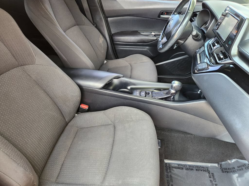 Used 2018 Toyota C-HR XLE FWD image 5
