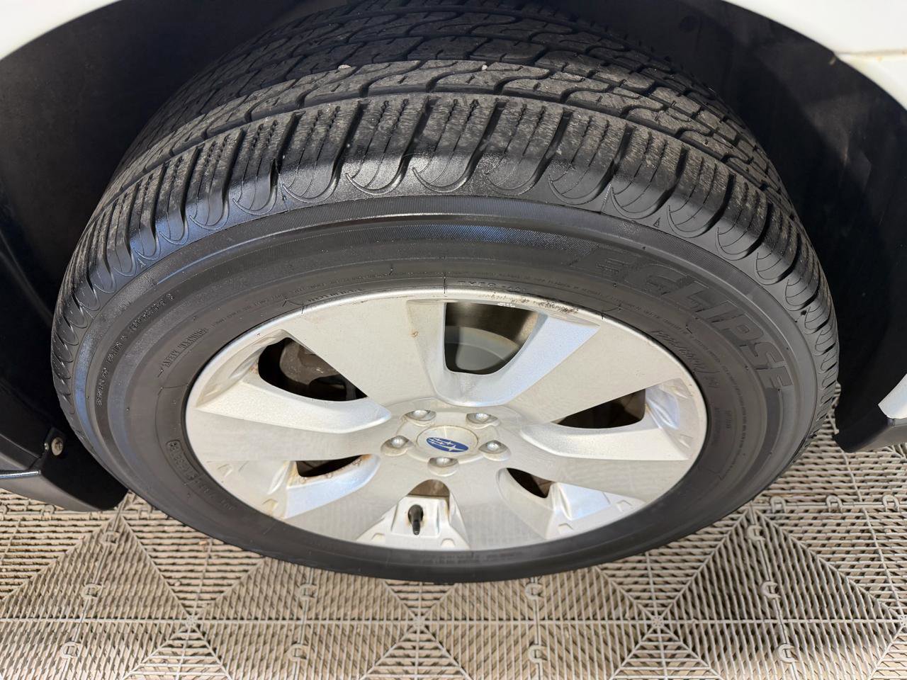 Used 2012 Subaru Outback 2.5i Limited w/ Moonroof Pkg image 11