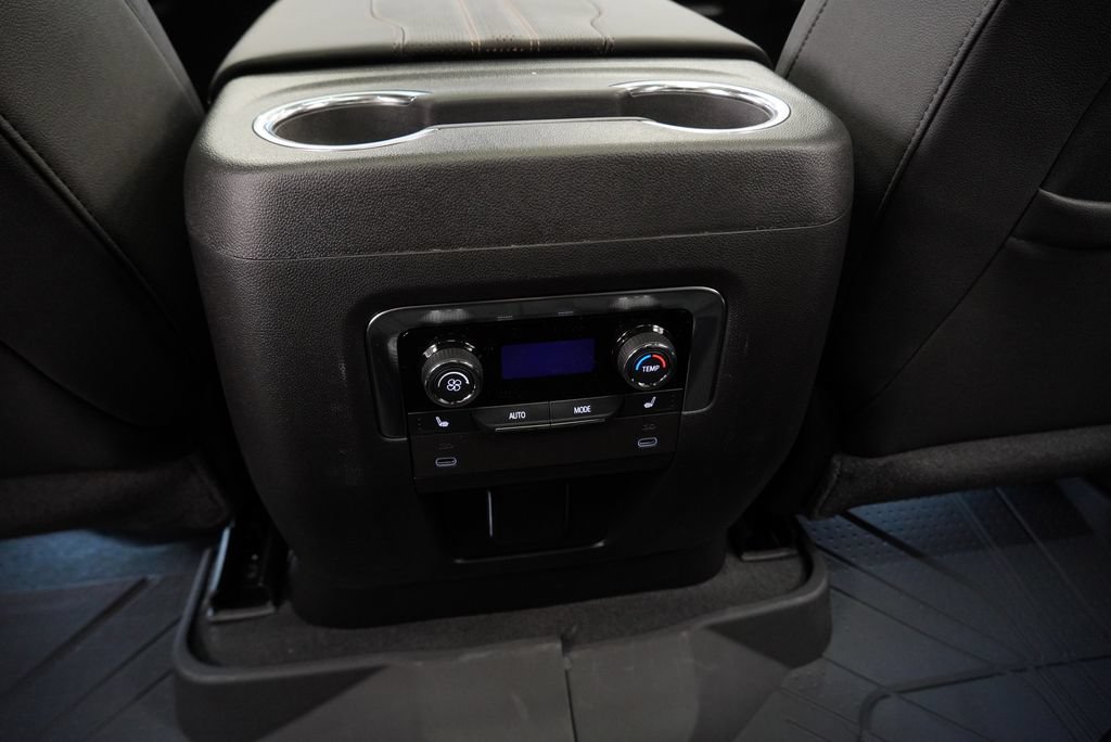New 2026 Chevrolet Suburban High Country AWD/4WD image 18