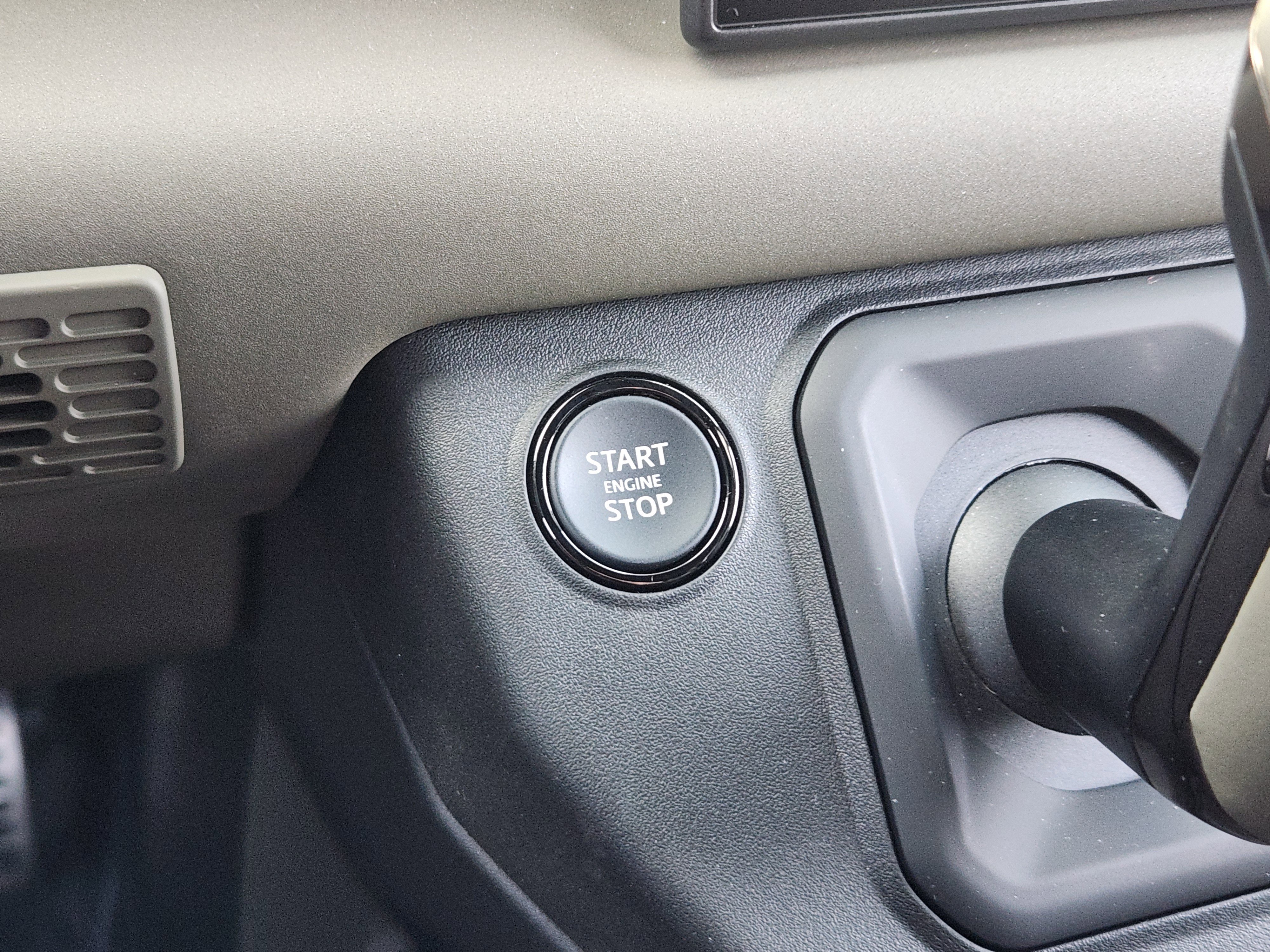 Certified 2025 Land Rover Defender 110 image 21