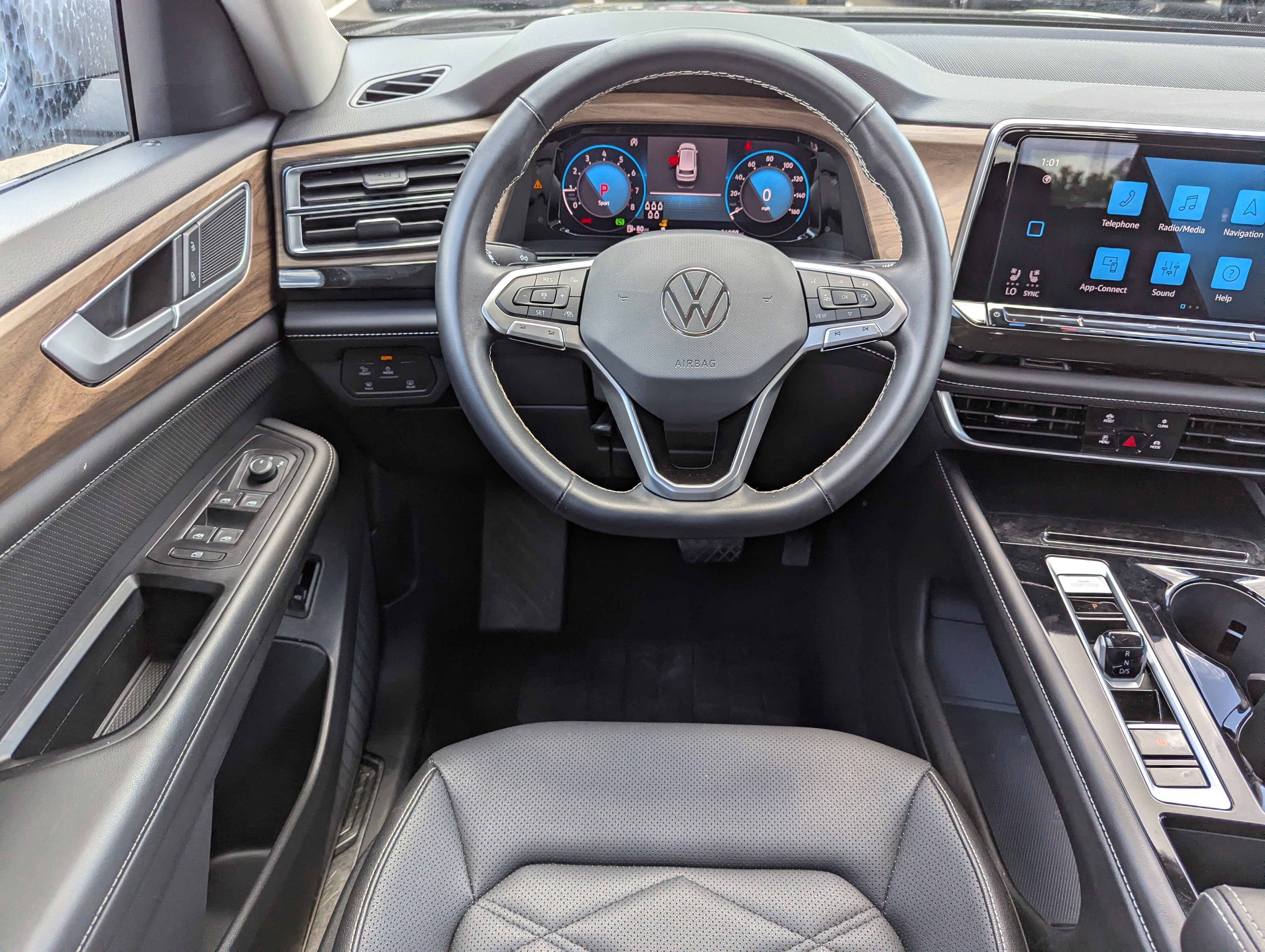 Used 2025 Volkswagen Atlas SE image 14