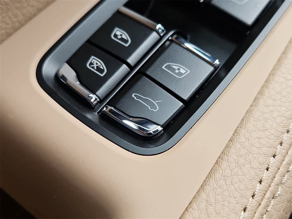 New 2026 Porsche Macan image 21