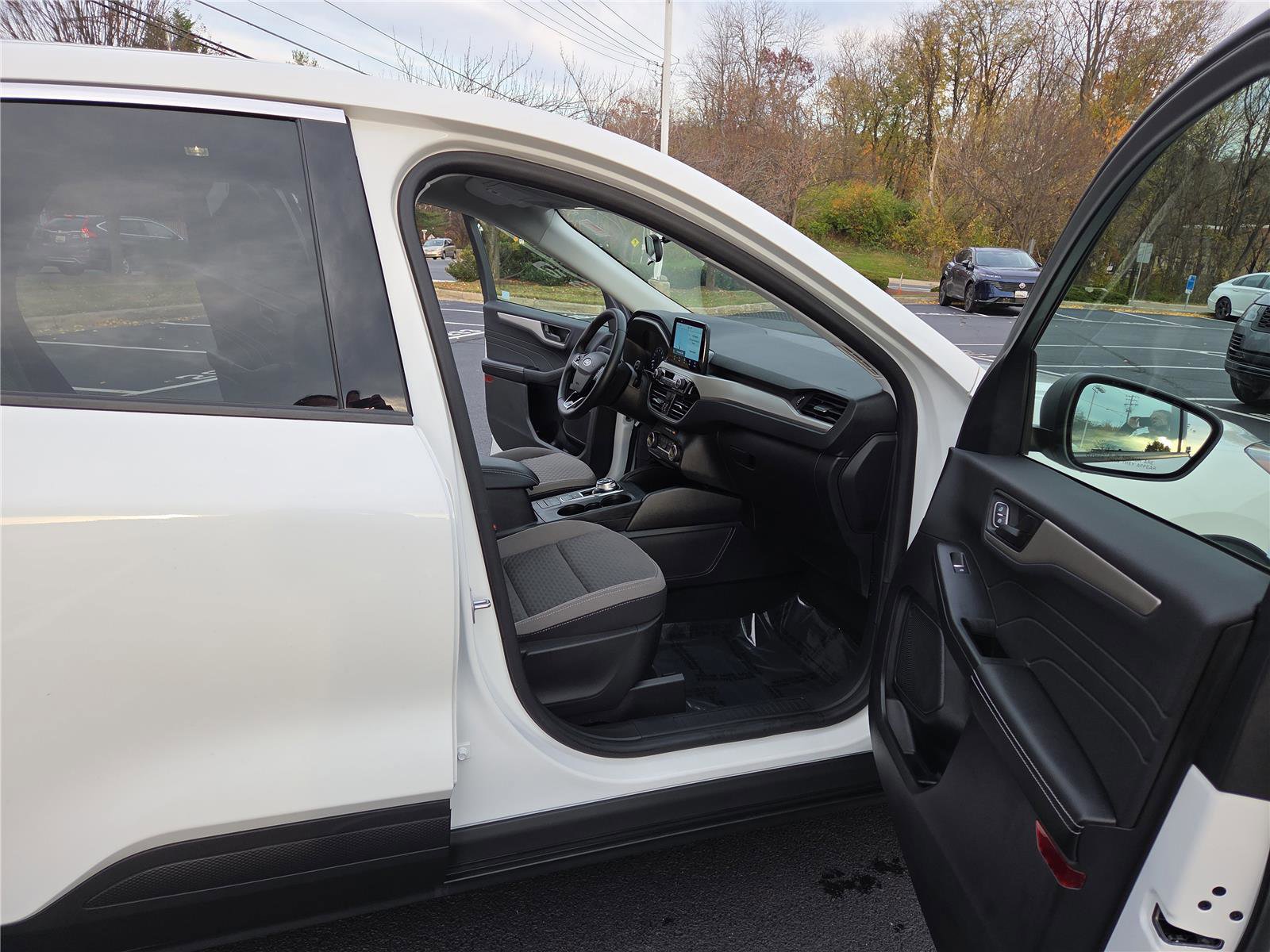 Used 2022 Ford Escape SE w/ Cold Weather Package image 27