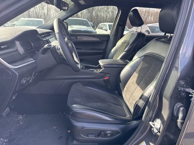 Used 2023 Jeep Grand Cherokee L Laredo image 12