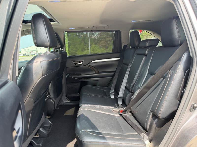 Used 2018 Toyota Highlander XLE AWD/4WD image 15