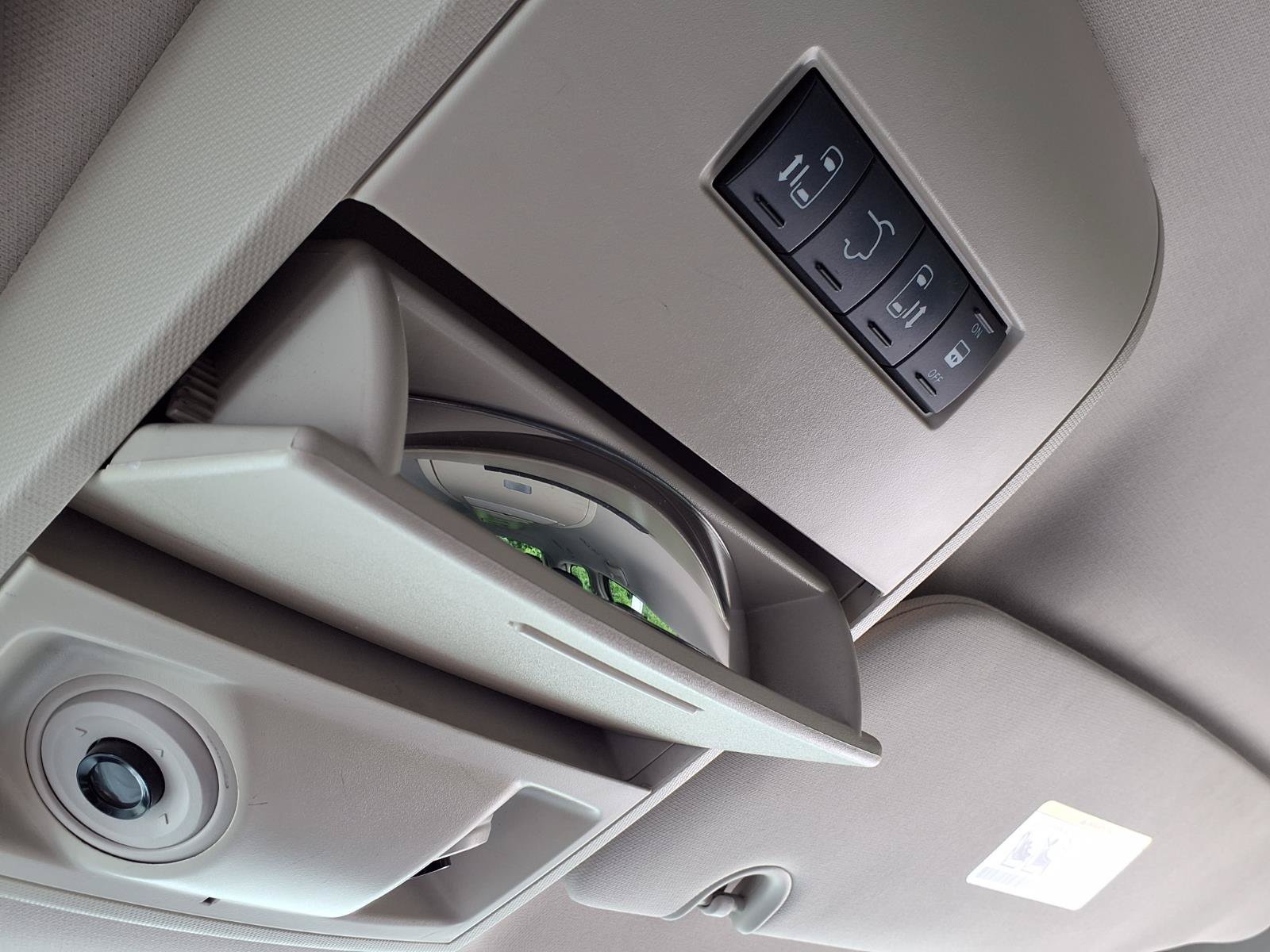 Used 2015 Chrysler Town & Country Touring-L w/ Driver Convenience Group FWD image 16