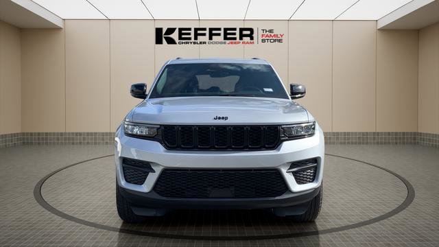 New 2025 Jeep Grand Cherokee Altitude image 8