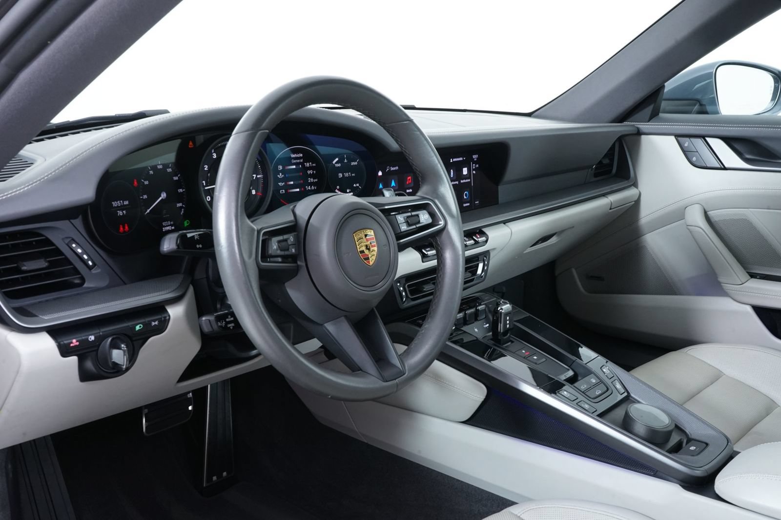 Used 2024 Porsche 911 Carrera RWD image 4