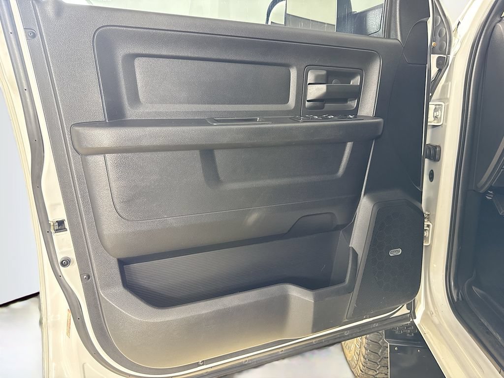 Used 2015 RAM 2500 Tradesman w/ Chrome Appearance Group AWD/4WD image 11
