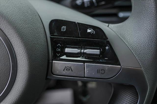 Certified 2025 Hyundai Elantra SE image 16