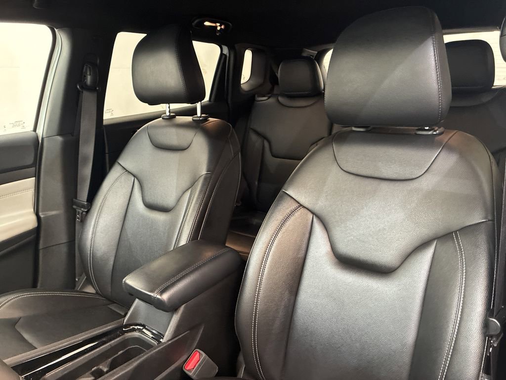 Used 2025 Jeep Compass Limited AWD/4WD image 13