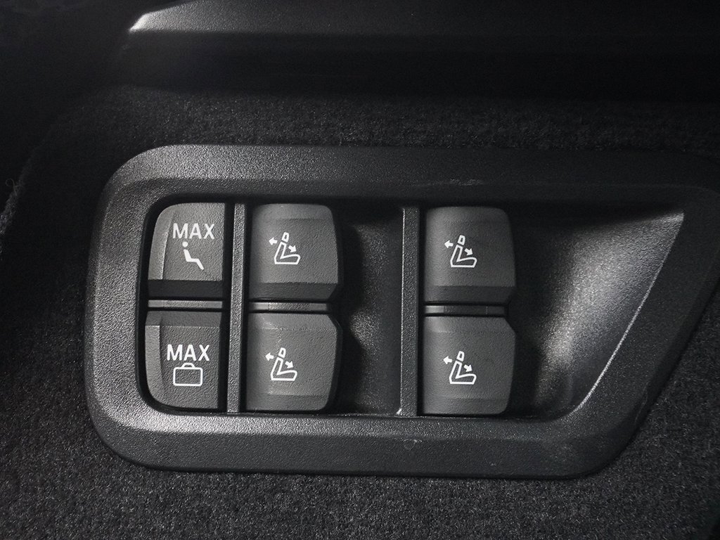 Used 2024 BMW X7 xDrive40i w/ Premium Package image 85