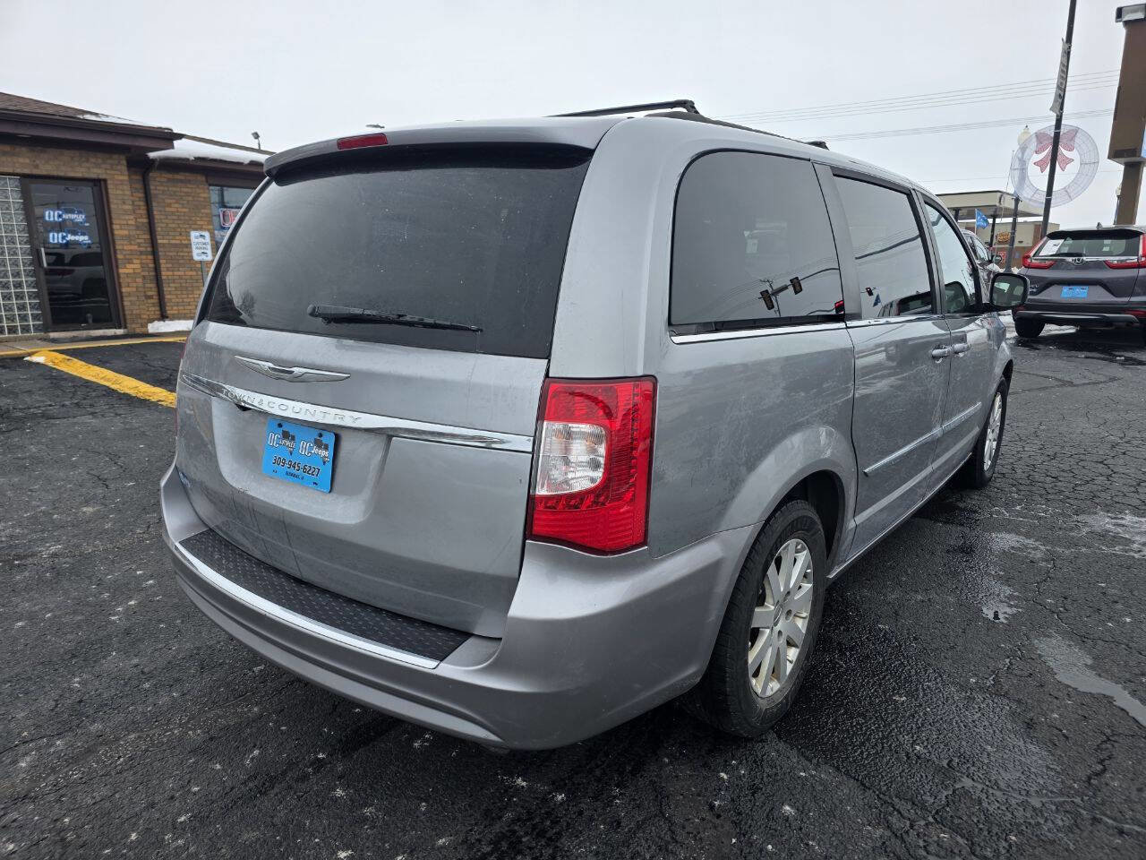 Used 2016 Chrysler Town & Country Touring image 6