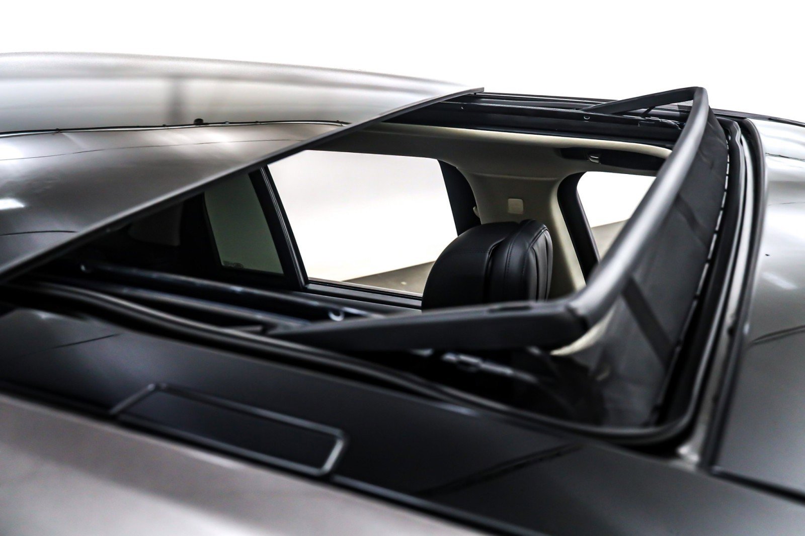 Used 2024 Land Rover Range Rover SE image 23