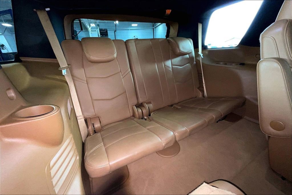 Used 2017 Cadillac Escalade Platinum image 40