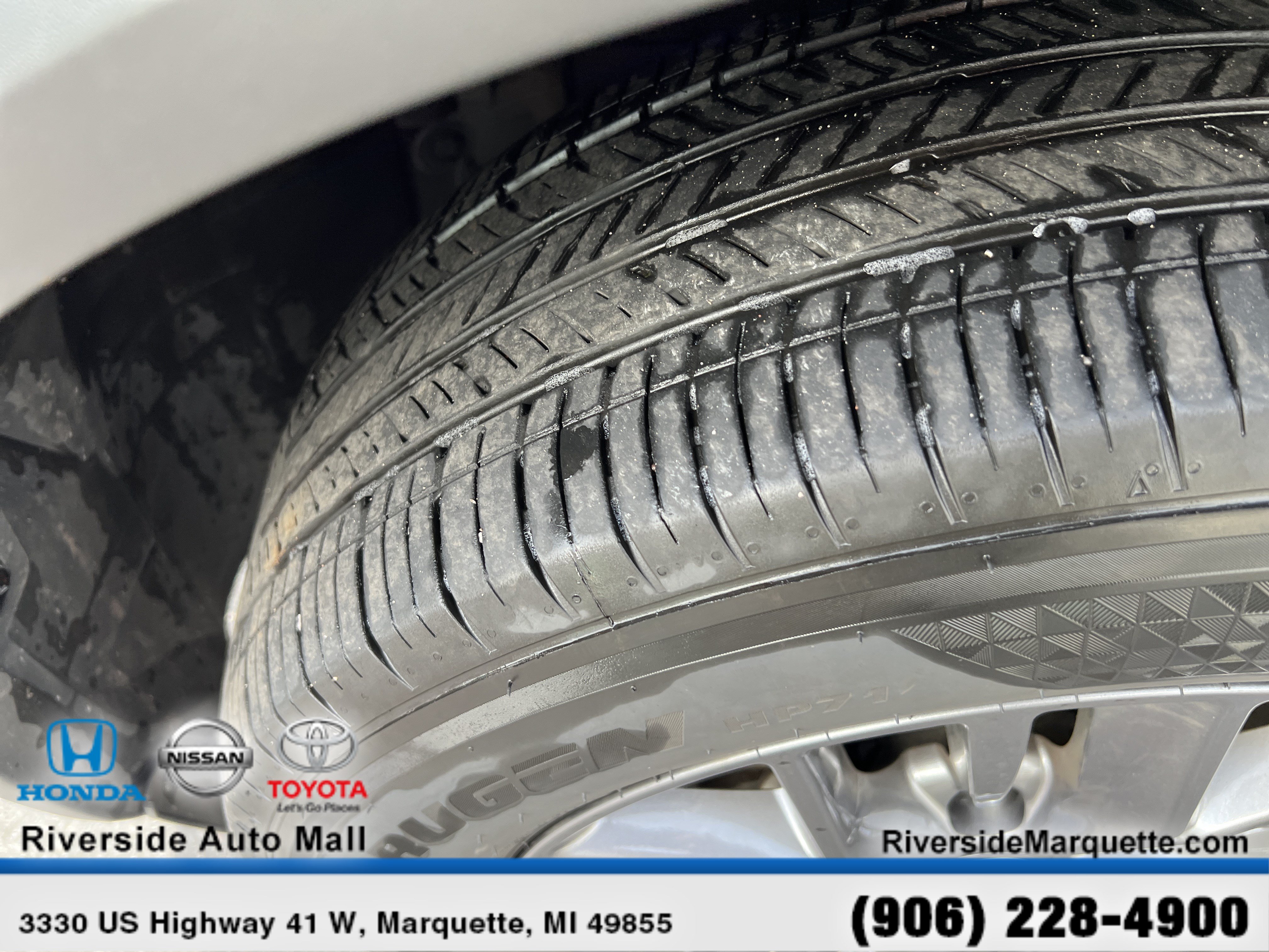 Used 2025 Nissan Rogue S AWD/4WD image 12
