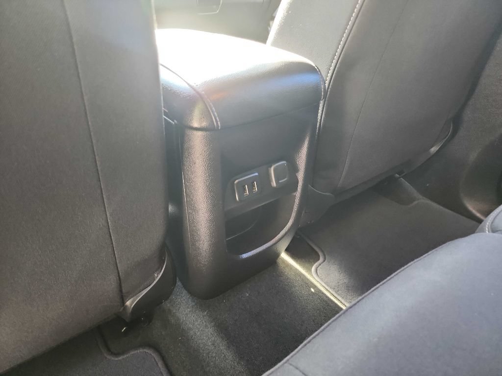 Used 2017 Chevrolet Colorado LT RWD image 36