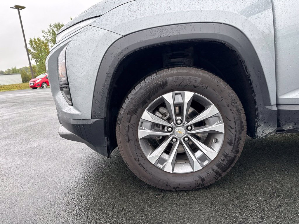 Used 2026 Chevrolet Equinox LT AWD/4WD image 40