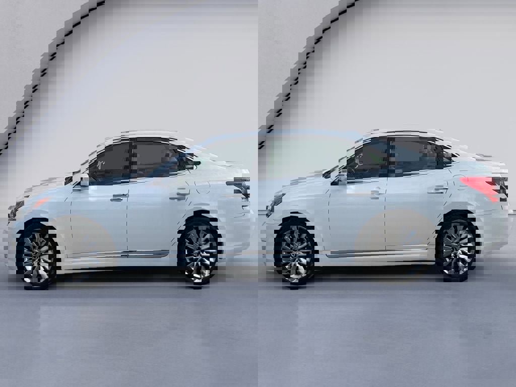 Used 2014 Hyundai Equus Signature image 2