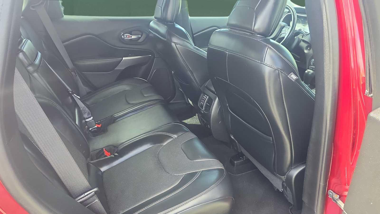 Used 2019 Jeep Cherokee Limited AWD/4WD image 19