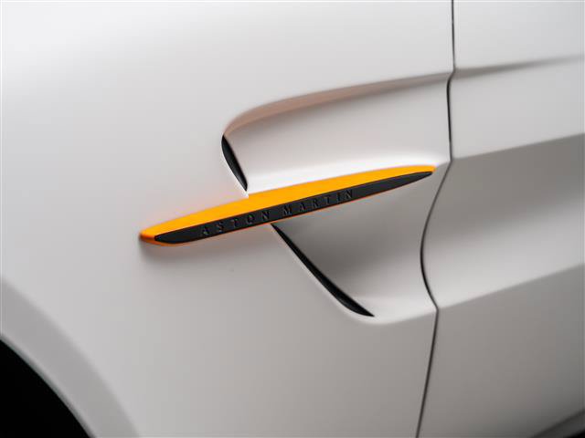 Used 2025 Aston Martin V8 Vantage Coupe RWD image 17