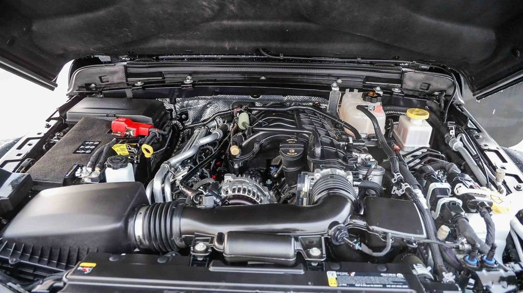 Used 2025 Jeep Gladiator Mojave image 32