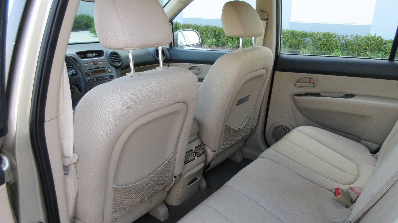 Used 2008 Kia Rondo LX FWD image 14