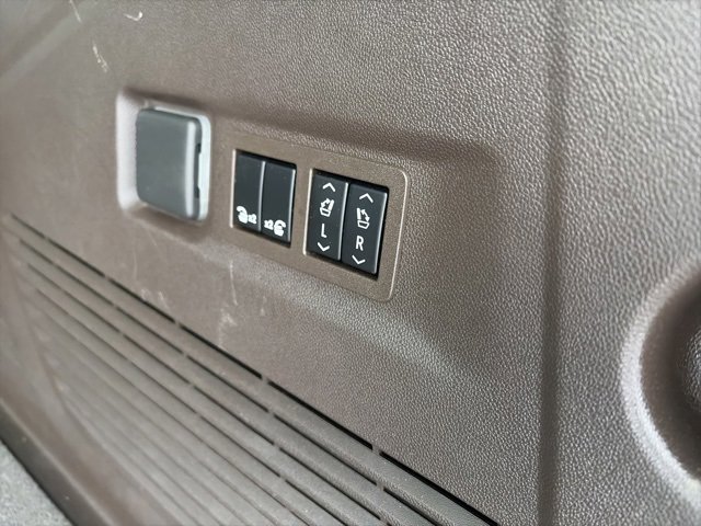 Used 2021 Chevrolet Suburban LT w/ LT Signature Package image 8