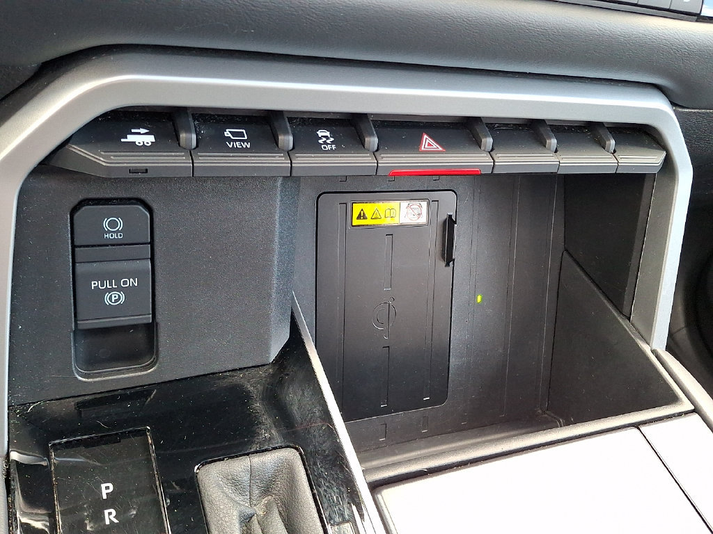 Used 2024 Toyota Sequoia Platinum AWD/4WD image 25